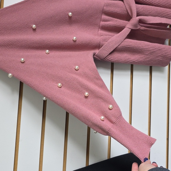 Knit Sweater w/ Pearl Accents - Picture 5 of 6